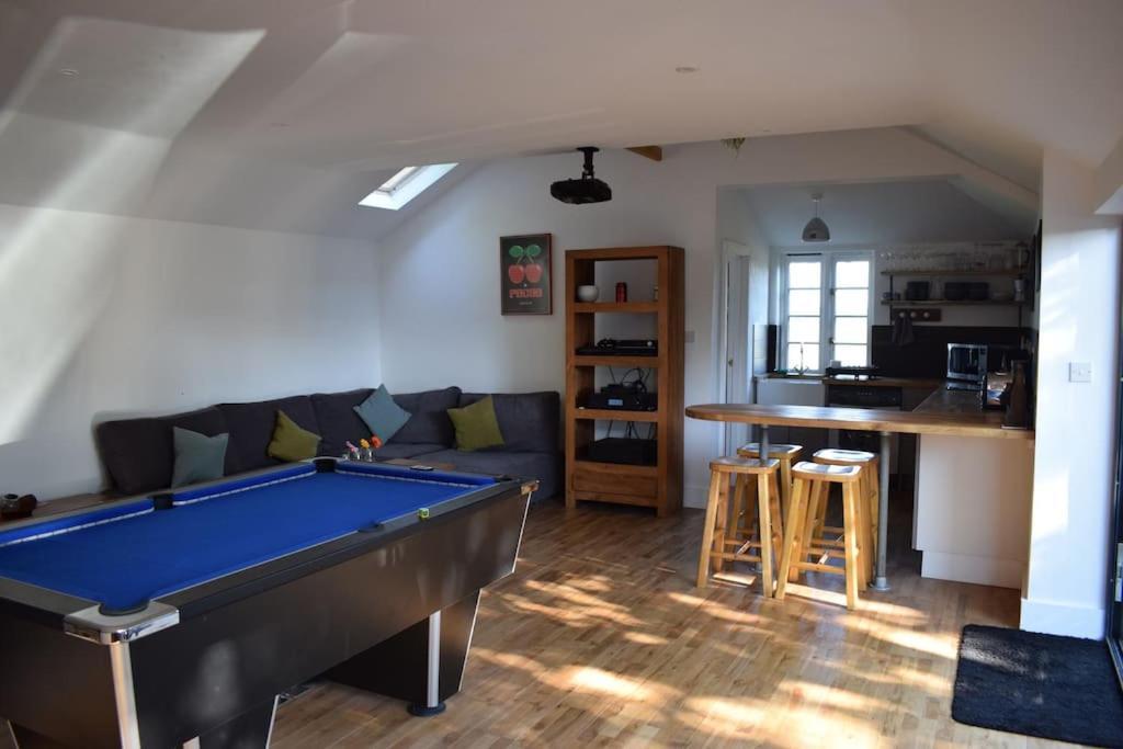 הוילה Tunstead  Crossing Retreat - Pool Table, Projector, Barn מראה חיצוני תמונה