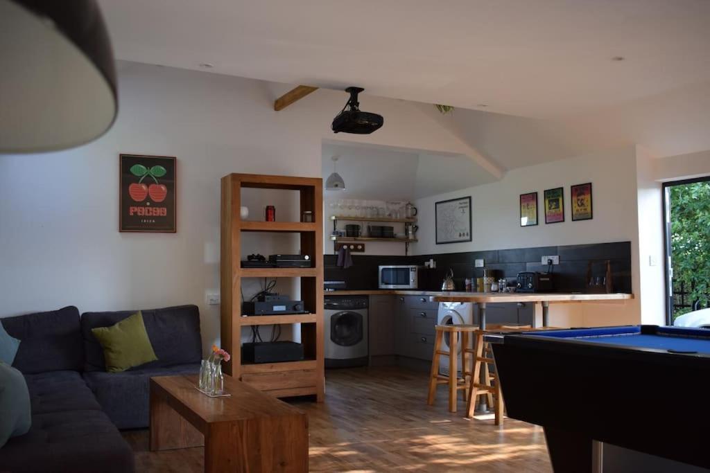 הוילה Tunstead  Crossing Retreat - Pool Table, Projector, Barn מראה חיצוני תמונה