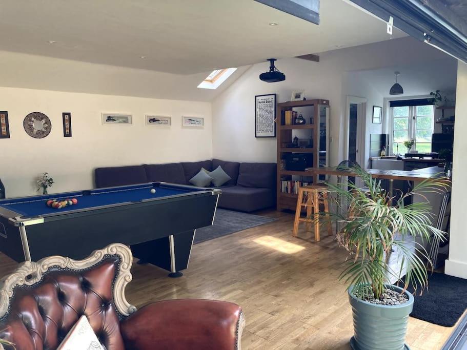 הוילה Tunstead  Crossing Retreat - Pool Table, Projector, Barn מראה חיצוני תמונה