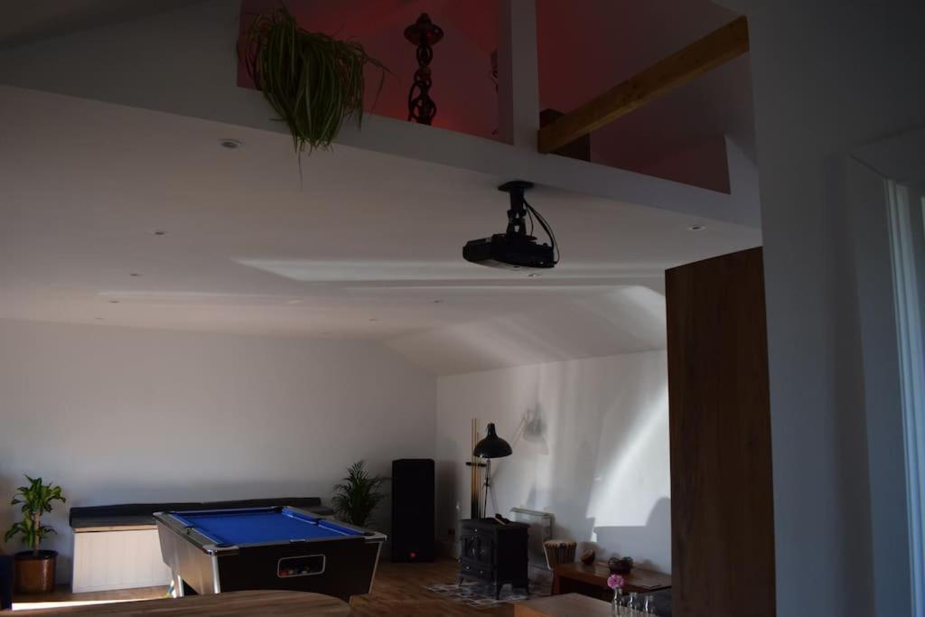 הוילה Tunstead  Crossing Retreat - Pool Table, Projector, Barn מראה חיצוני תמונה