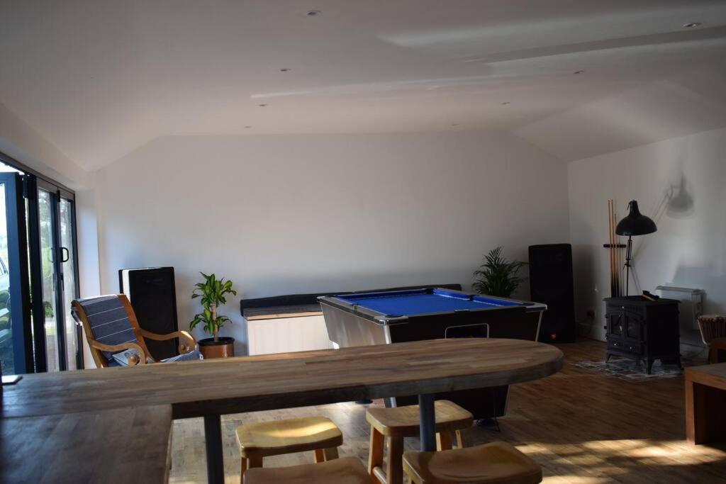 הוילה Tunstead  Crossing Retreat - Pool Table, Projector, Barn מראה חיצוני תמונה